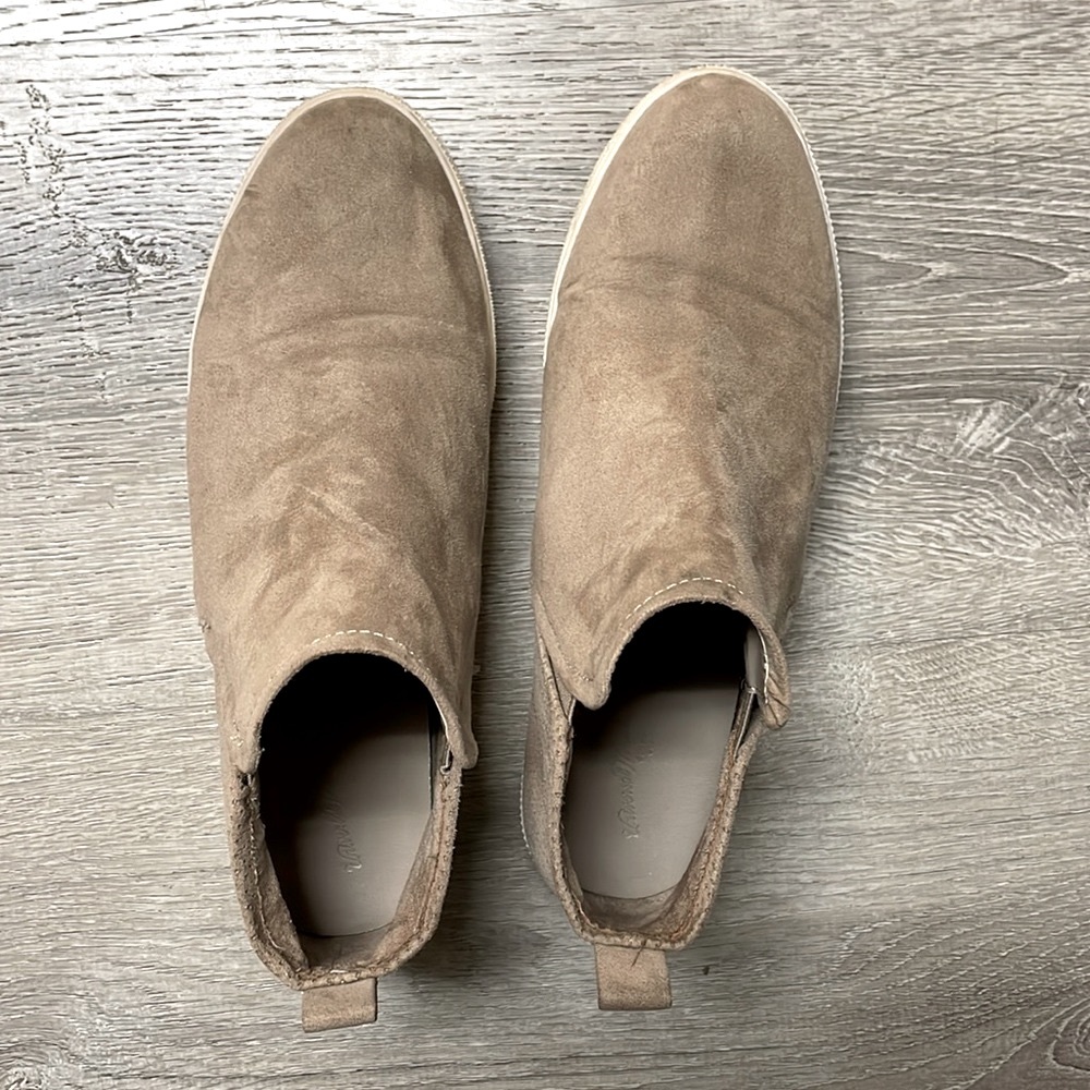 (Like new) Universal Thread Booties